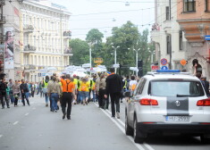 Saistībā ar Dziesmu svētku gājienu, slēgs satiksmi visās galvenajās Rīgas centra ielās