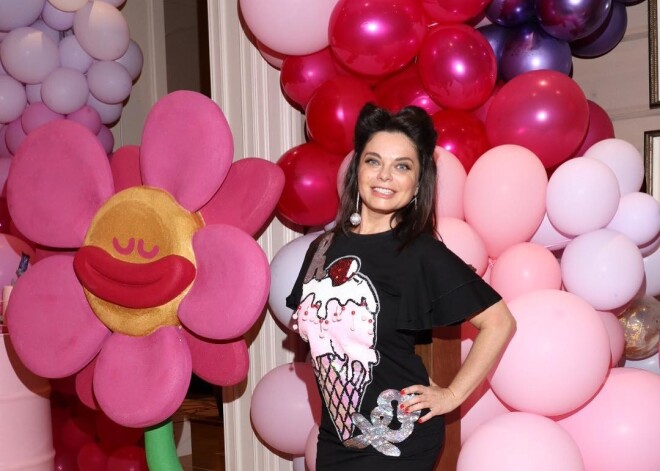 Наташа Королева надела чересчур короткое платье на детский праздник