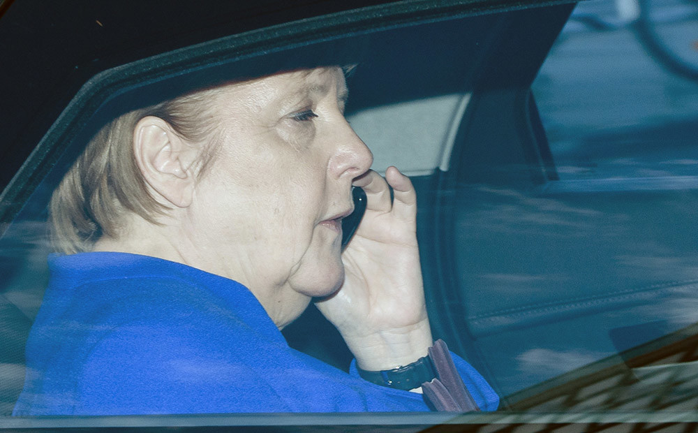 Merkele un Vācijas iekšlietu ministrs tiekas migrācijas krīzes sarunās