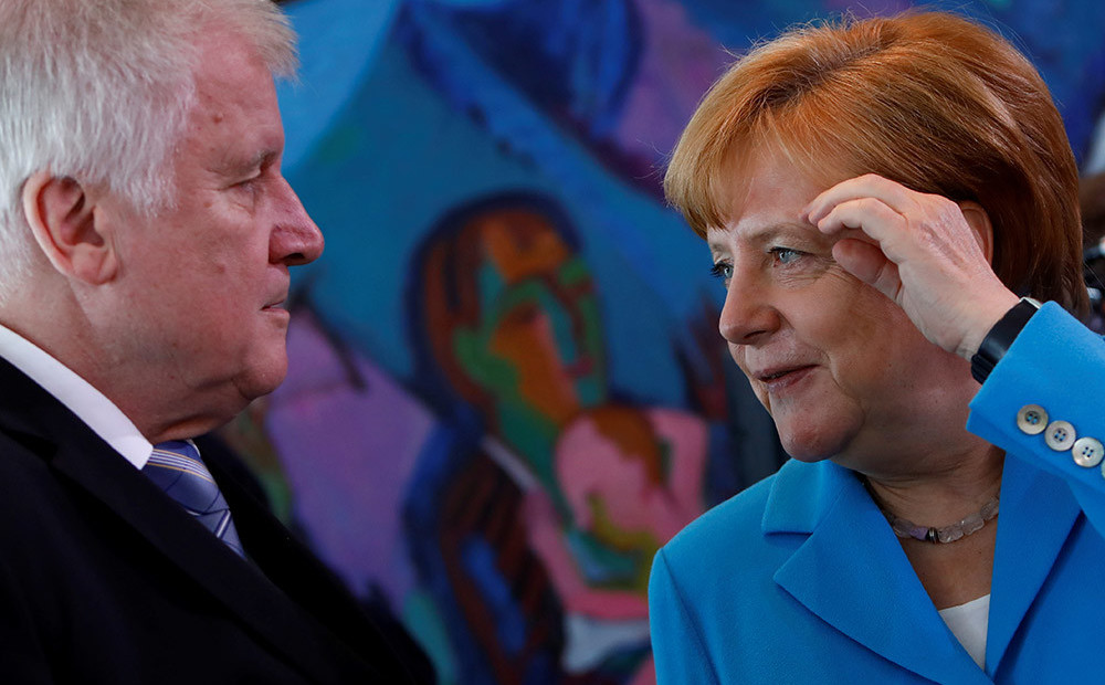Merkele un Zēhofers panākuši vienošanos imigrācijas jautājumos