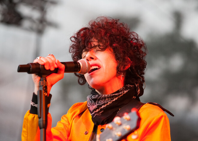 FOTO: vairāki tūkstoši sajūsminātu fanu izbauda LP koncertu Siguldā