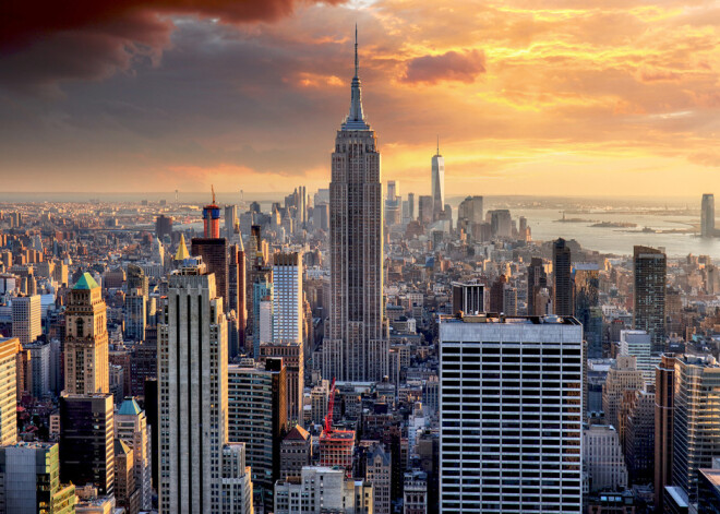 Небоскреб Empire State Building в Нью-Йорке 18 ноября может окраситься в цвета латвийского флага