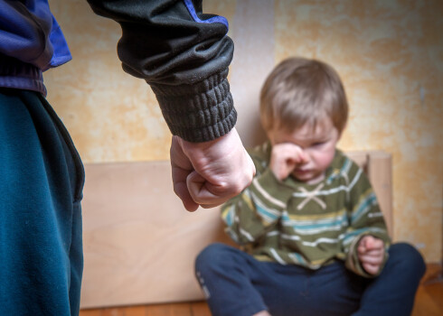 Pētījums atklāj skaudru patiesību: miesas sodi bērnu audzināšanā aizvien visai izplatīti Latvijā