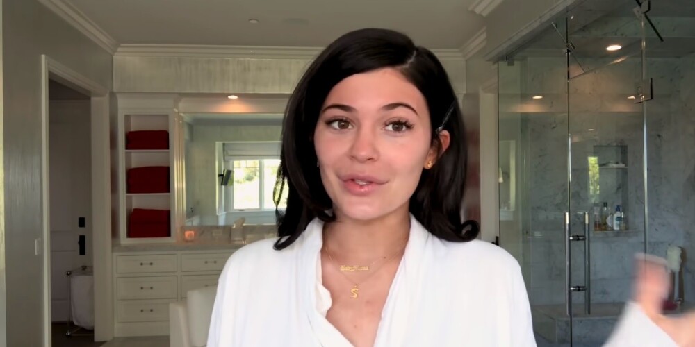 20-летняя сестра Ким Кардашьян Кайли Дженнер показала свой фирменный макияж в 34 этапа: видео
