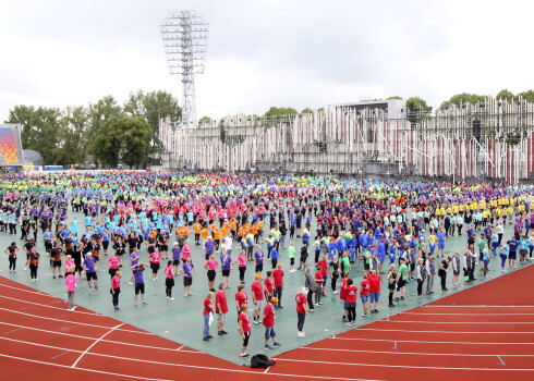 XXVI Vispārējo latviešu Dziesmu un XVI Deju svētku deju lieluzveduma "Māras zeme" mēģinājums Daugavas stadionā.