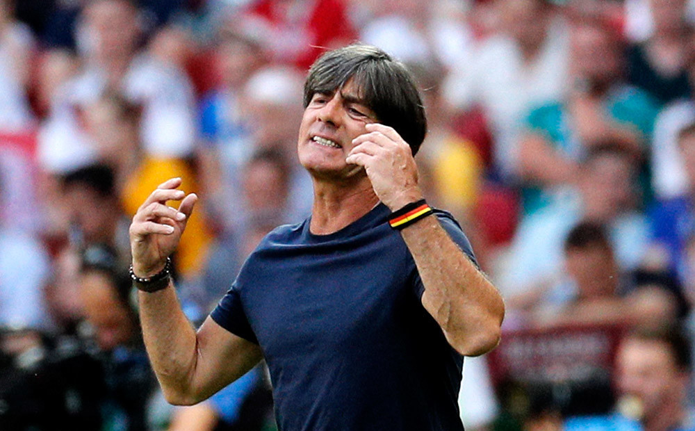 Neskatoties uz izgāšanos Krievijā, Lēvs paziņo, ka turpinās vadīt Vācijas futbola izlasi