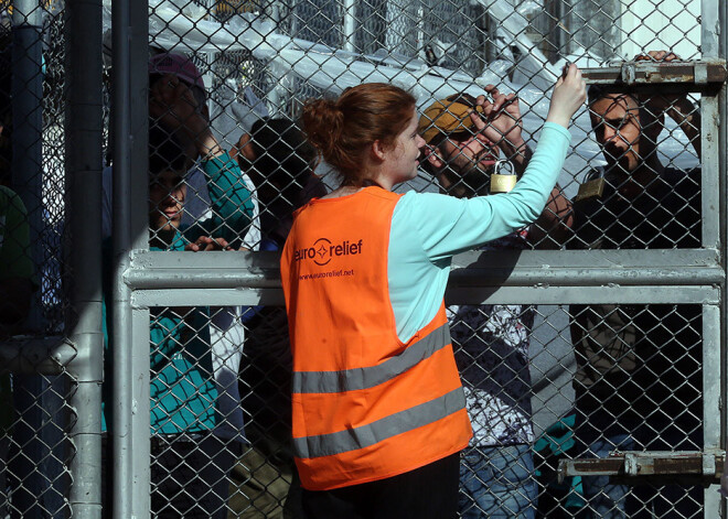 Plānoto slēgto imigrantu centru dēļ SPD draud izstāties no Merkeles valdības