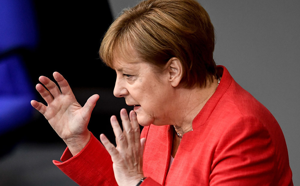 Merkele tiksies ar pārējo koalīcijas partiju līderiem, lai runātu par migrāciju