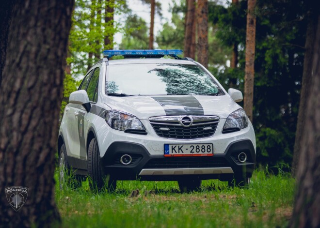 Pēc ilgstošas meklēšanas policija grāvī Naukšēnu novadā atrod bezvēsts pazudušu vīrieti