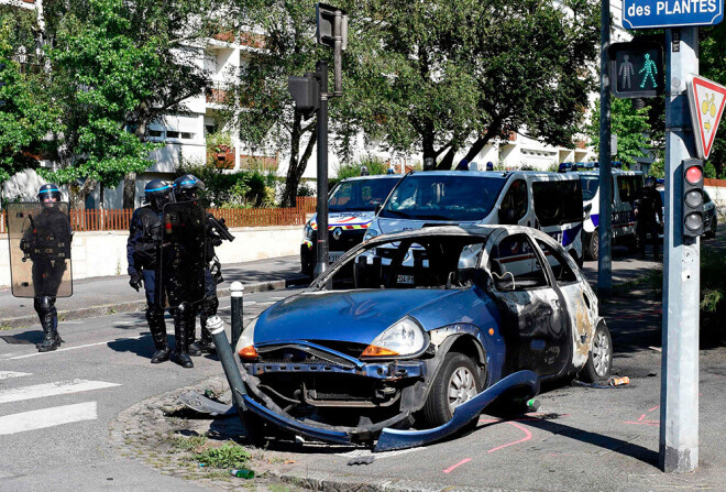 Par iesaistīšanos vardarbībā policisti aizturējuši 11 cilvēkus.