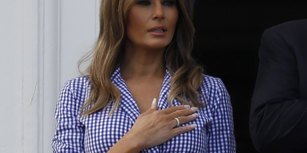 epa06864706 US President Donald J. Trump (R) and First Lady Melania Trump (L) hold a picnic for military families at the White House, in Washington, DC, USA, on 04 July 2018. The Fourth of July is the annual US celebration of the adoption of the Declaration of Independence from Britain.  EPA/Yuri Gripas / POOL