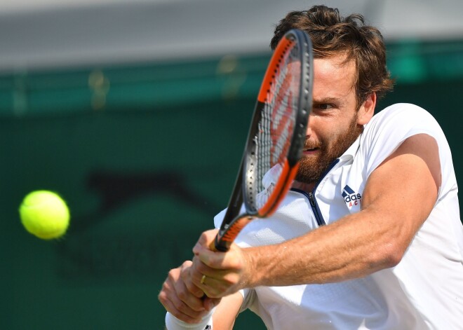 Ernests Gulbis 5 setu cīņā sasniedz Vimbldonas čempionāta trešo kārtu