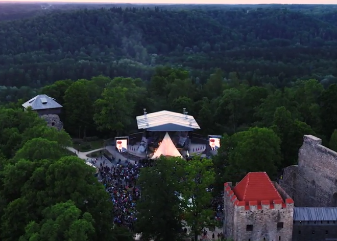 "Instrumenti" savu kolosālo koncertu Siguldā iemūžina 8 minūšu īsfilmā