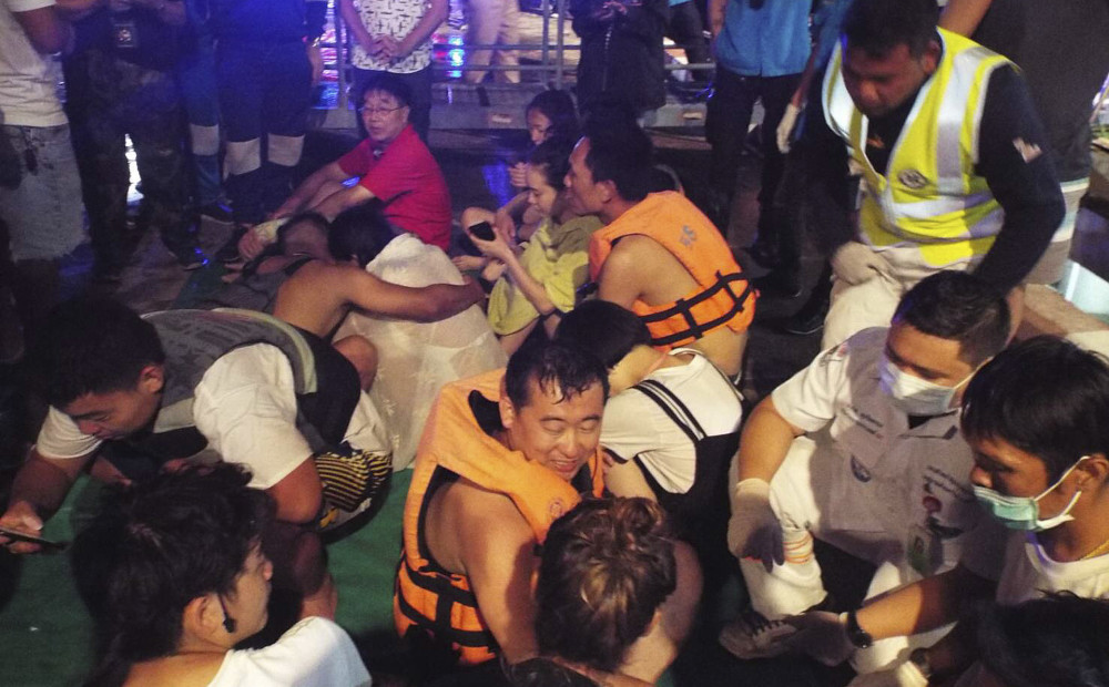Traģēdija netālu no tūristu iecienītas salas Taizemē: miruši 37 tūristi un vēl 18 pazuduši bez vēsts
