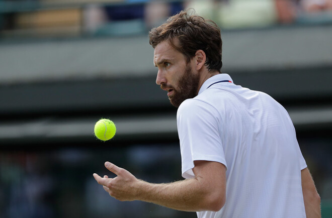 Gulbis izšķirošajā setā bija neapturams un nobreikoja Zvereva pirmās trīs serves.