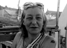 Slimnīcā Lielbritānijā mirusi ar "Novičoku" saindējusies 44 gadus vecā Dona