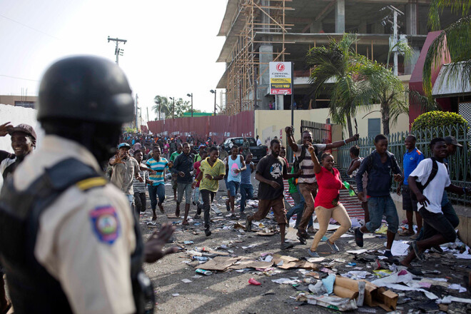 Līdz ar galvaspilsētu Portoprensu nekārtības pārņēmušas arī citas Haiti pilsētas.