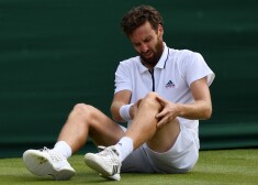 Ernests Gulbis trešā seta taibreikā nepatīkami savainoja kreiso ceļgalu, kas spēles turpinājumā traucēja viņam pilnvērtīgi kustēties un izdarīt sitienus ar ierasto spēku.