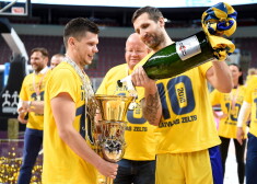 BK "Ventspils" priecājas par izcīnīto Latvijas čempionu titulu.