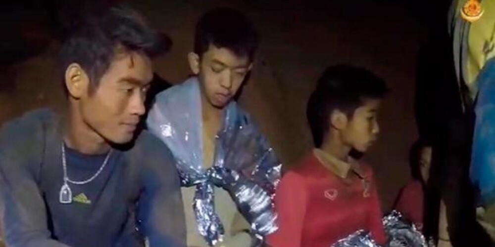 Родственники застрявших в тайской пещере подростков раскрыли секрет их выживания