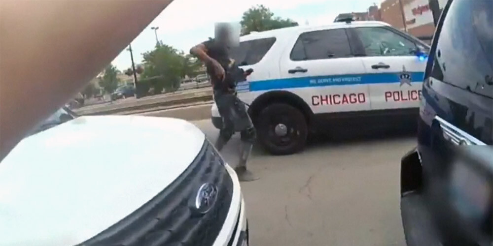 Čikāgas policija publisko VIDEO ar melnādaina vīrieša nogalināšu, kas izraisīja nemierus