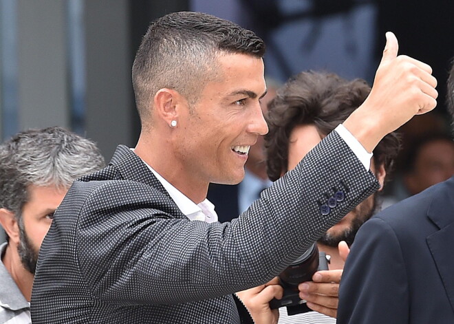 Ronaldu ierodas Turīnā un pastāsta par saviem mērķiem "Juventus" kreklā