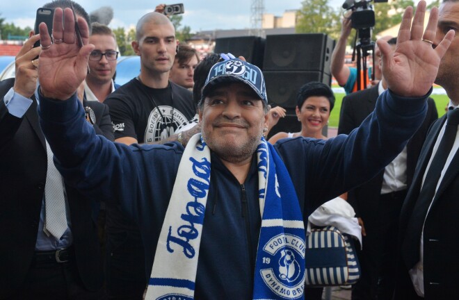 Djego Maradona prezentēts kā Brestas "Dynama" jaunais priekšsēdētājs.