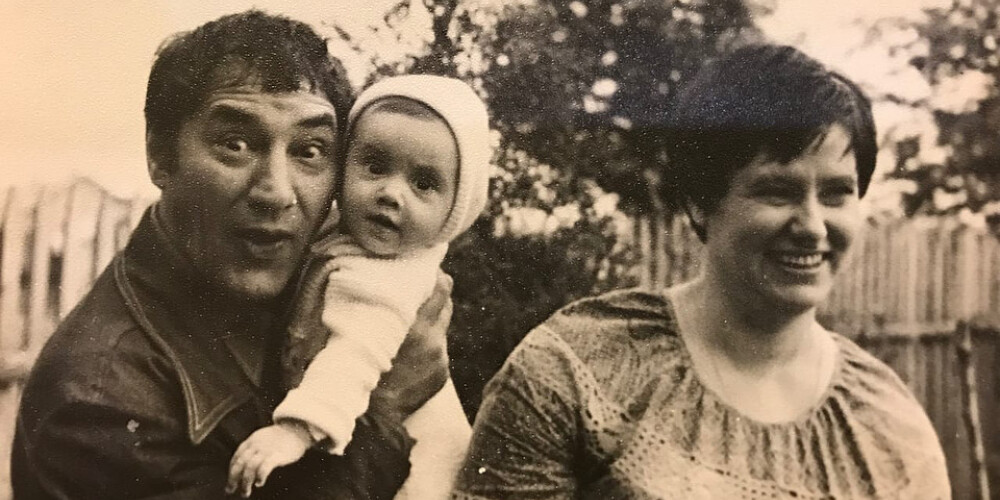 "Я скучаю": Карина Мишулина показала редкие фото со своим знаменитым отцом