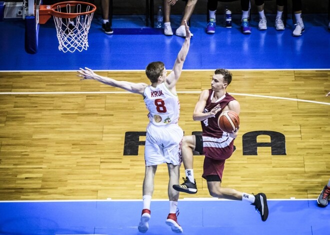 U-20 basketbolisti Eiropas čempionāta otrās divīzijas apakšgrupas noslēdzošajā mačā sagrauj Baltkrieviju