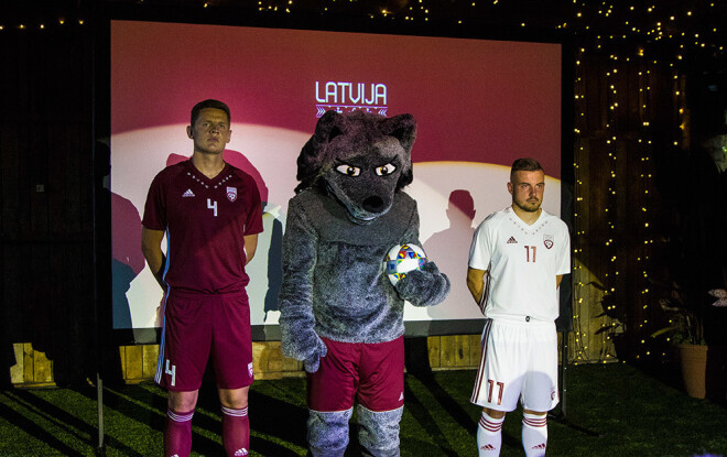 Prezentācijā LFF demonstrēja jaunu nacionālās izlases identitāti, prezentējot logo, formas un talismanu, kas turpmāk būs vilks.