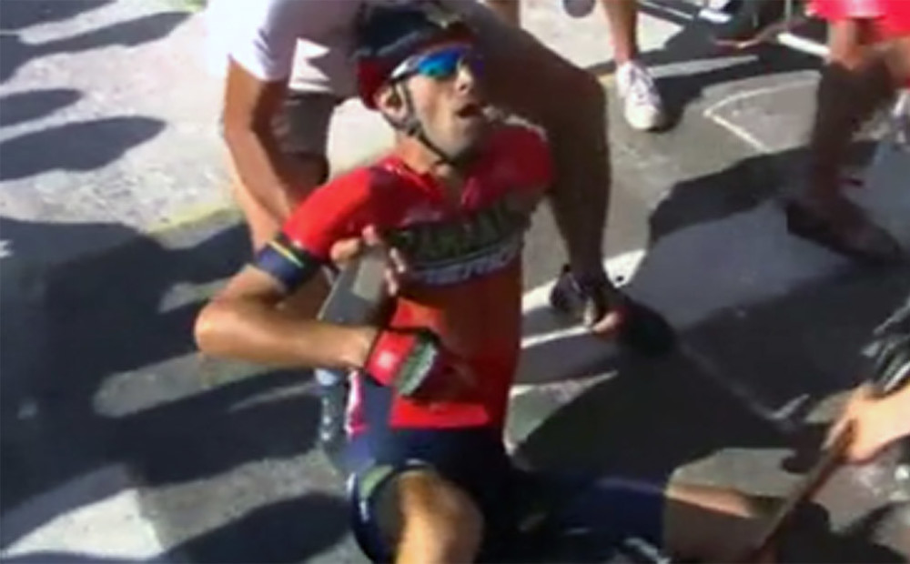 Itāļu riteņbraucējs Nibali pēc sadursmes ar policijas motociklu izstājas no 