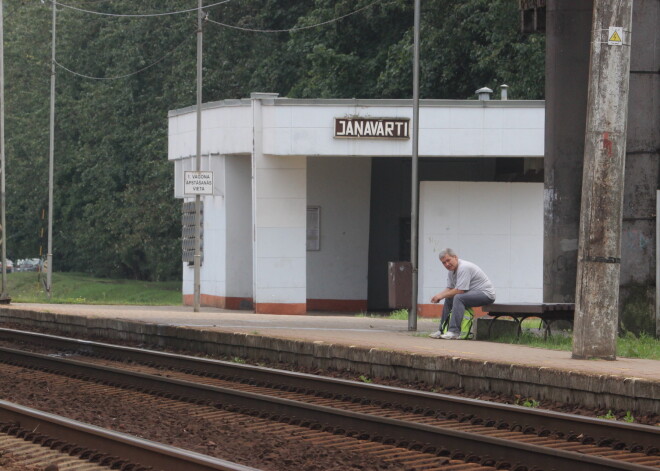 Iepirkšanās centra "Akropole" būvnieki grib pārbīdīt Jāņavārtu staciju