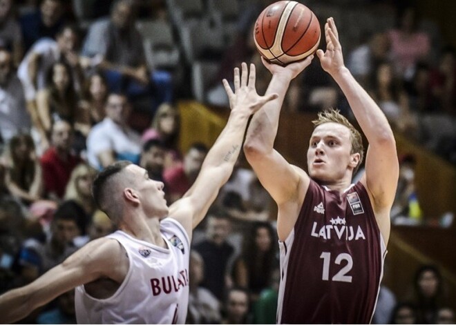 U-20 basketbolisti pārliecinoši apspēlē bulgārus un nonāk uzvaras attālumā no atgriešanās elitē