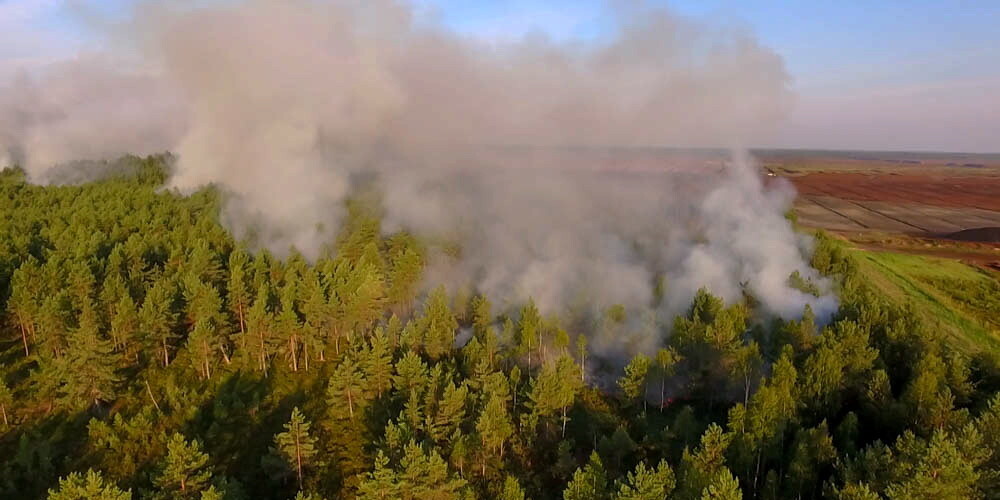 Запах дыма от пожара в Валдгалской волости достиг центральной части Латвии