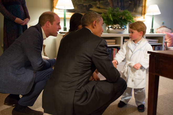 Jau triju gadu vecumā princis Džordžs spieda roku toreizējam ASV prezidentam Barakam Obamam.