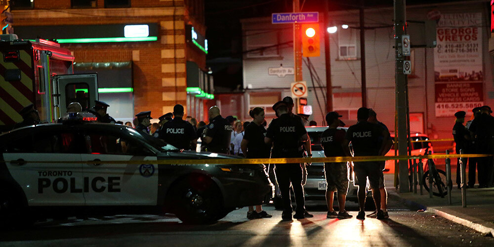 Apšaudē Toronto pie cilvēku pārpildīta restorāna 13 ievainotie un mirušais