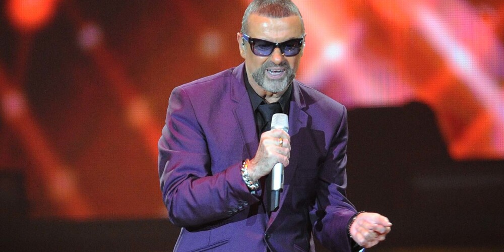 Britu dziedātājs 53 gadu vecumā mūžībā aizgāja 2016. gada Ziemassvētkos.