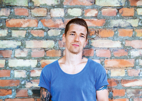 Mūziķis un ielu vingrotājs Kaspars Zlidnis alkoholu nelieto jau 10 gadus.