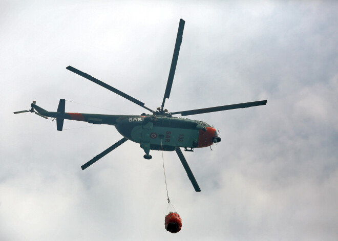 Valdgales ugunsgrēka dzēšanai Latvija ārvalstīm lūdz trīs helikopterus