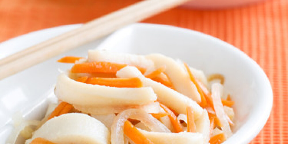 Marinated squid with carrot and onion