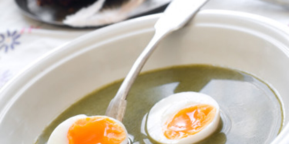 Lieldienu zupa ar spinātiem