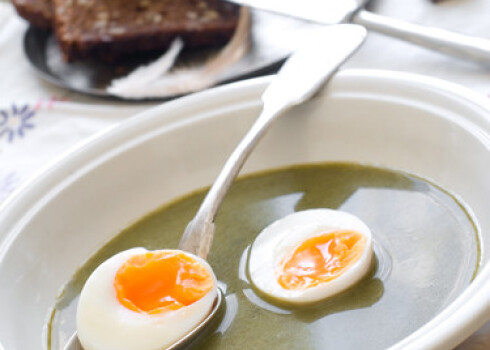 Lieldienu zupa ar spinātiem