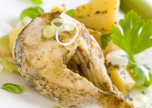 Fish steak with potatoes and leekfor your healthy dinner. Shallow depth, selective focus