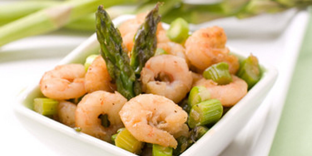 Appetizer with baked shrimp and asparagus. Selective focus, shallow depth