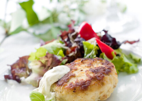 Chicken burger with fresh salad and sauce