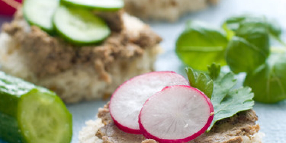 Wholesome sandwich with liver pate, garden radish and cucumber
Healthy Eating