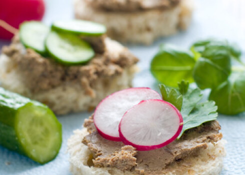 Wholesome sandwich with liver pate, garden radish and cucumber
Healthy Eating