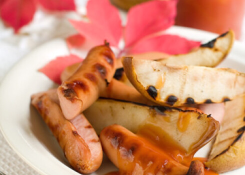 Tītara filejas cīsiņi ar bumbieriem