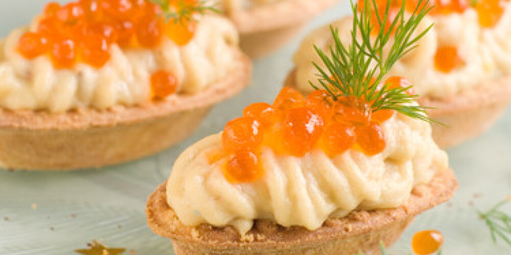 Tartlet with tuna creme and caviar for appetizer. Selective focus