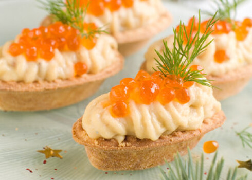 Tartlet with tuna creme and caviar for appetizer. Selective focus